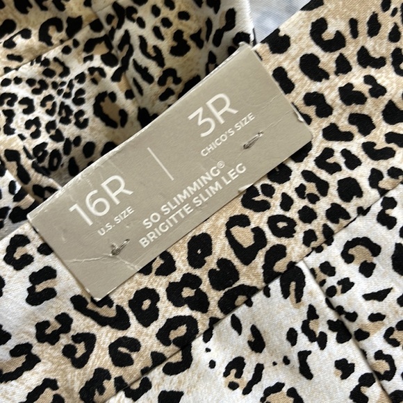 Chico's So Slimming Brigitte Animal Print SHIPS SAME DAY - Picture 7 of 7